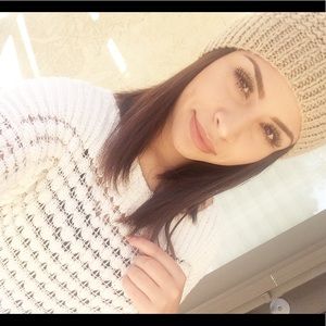 Meet your Posher, Claudia